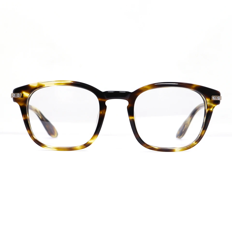 Front detail of custom tortoiseshell acetate frame showing pattern texture Front detail of custom tortoiseshell acetate frame showing pattern texture