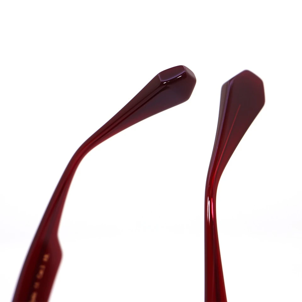 burgundy-acetate-temple-tips-close-up