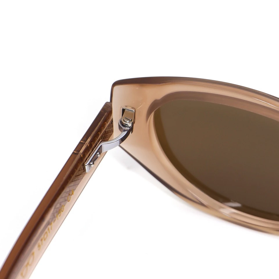 Close‑up beta titanium hinge of acetate sunglasses, custom eyewear hardware Close‑up beta titanium hinge of acetate sunglasses, custom eyewear hardware